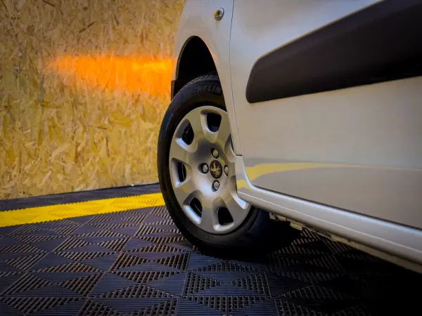 Peugeot Partner 1.6 HDi Confort 13