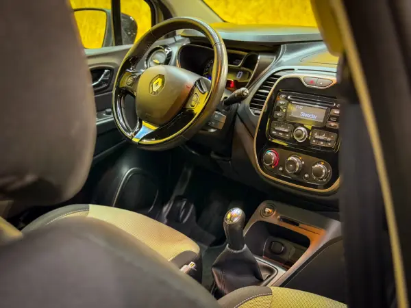 Renault Captur 1.0 TCe Intens 9