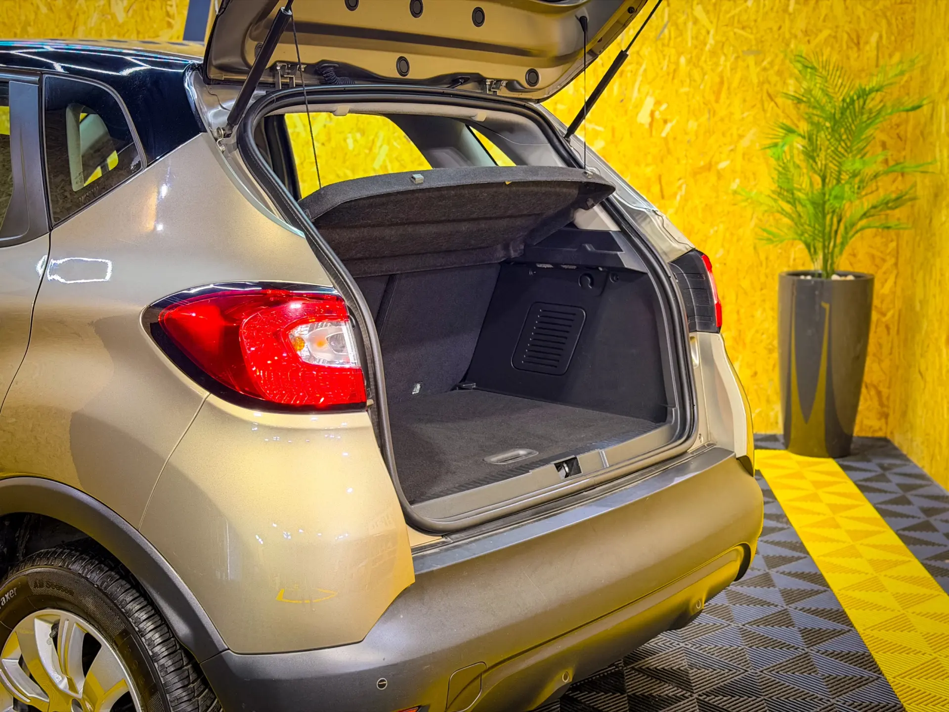 Renault Captur 1.0 TCe Intens 26