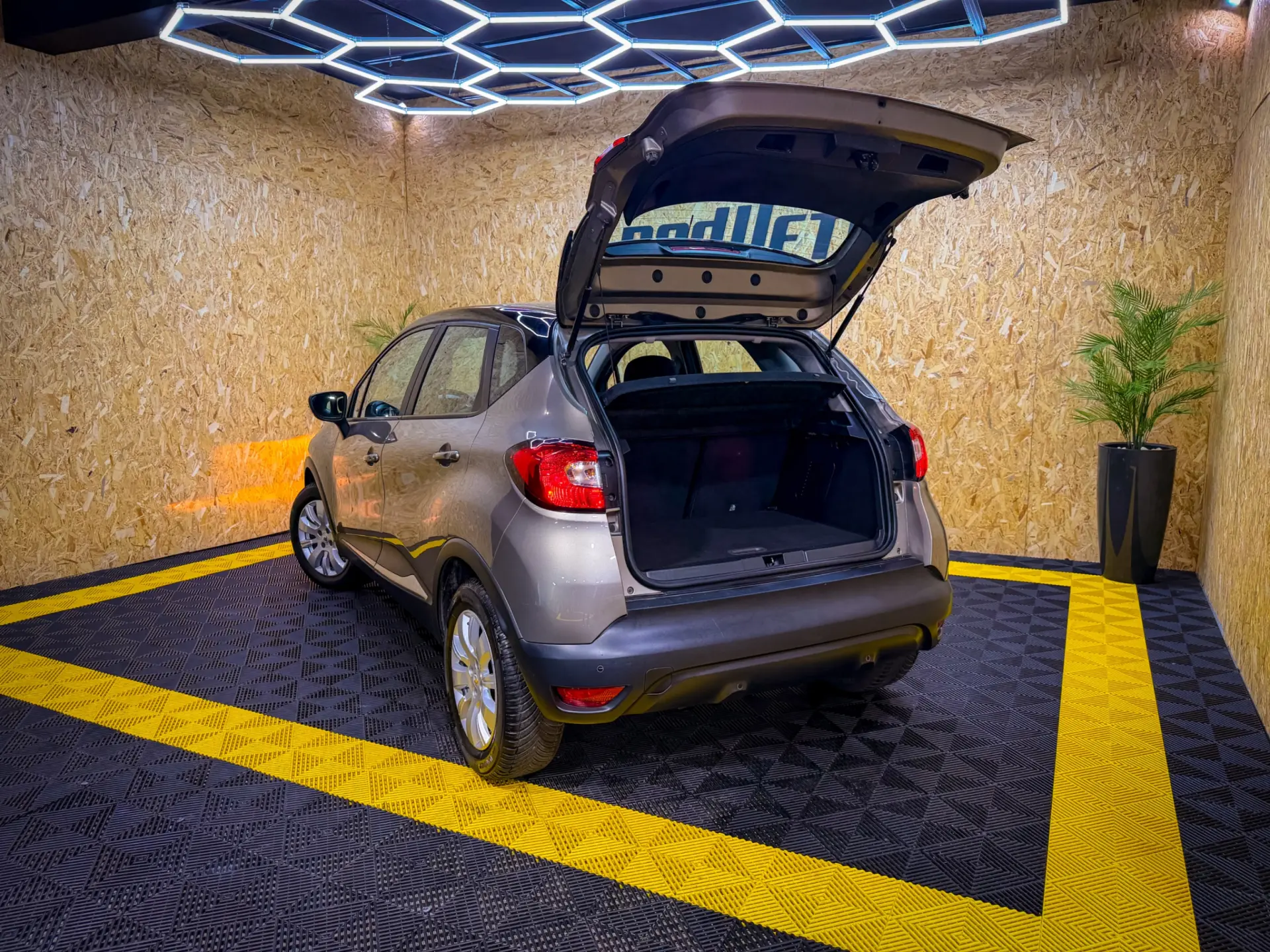 Renault Captur 1.0 TCe Intens 27