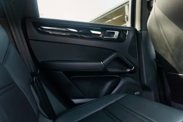 Porsche Cayenne Coupé E-Hybrid Platinum Edition 23