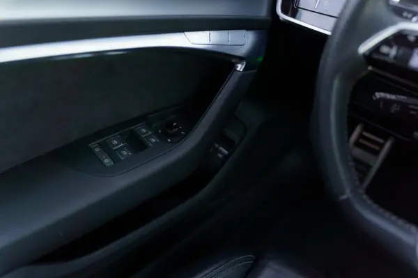 Audi A6 Avant 55 TFSIe quattro S line S tronic 25