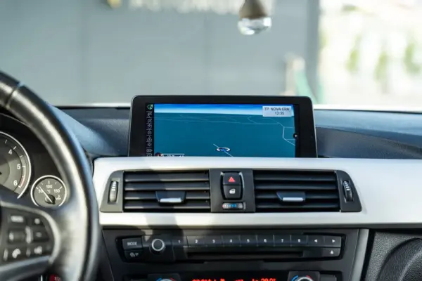 BMW 318 d Line Sport 12