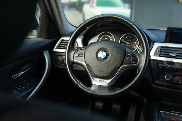 BMW 318 d Line Sport 17