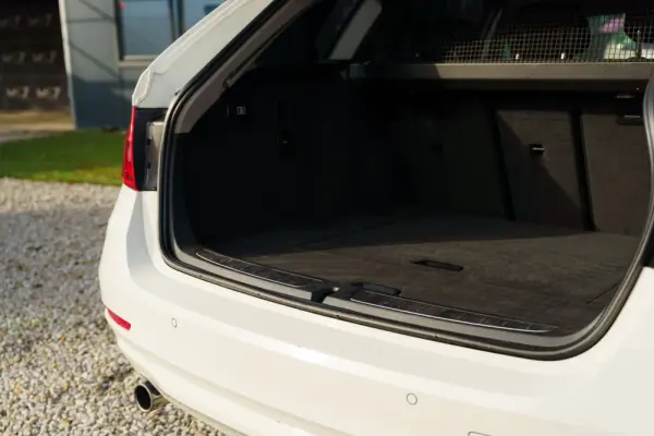 BMW 318 d Line Sport 18