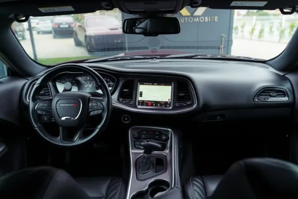 Dodge Challenger Auto SXT Plus 8