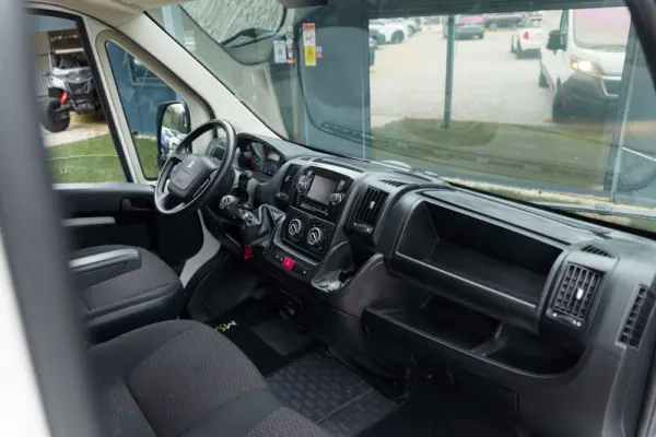 Peugeot Boxer 2.2 BlueHDi 335 L2 CD 5