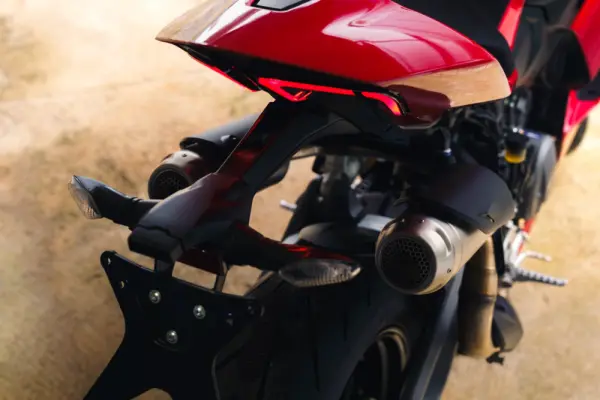 Ducati Panigale V2 V2S 2025 12