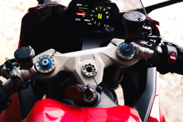 Ducati Panigale V2 V2S 2025 10