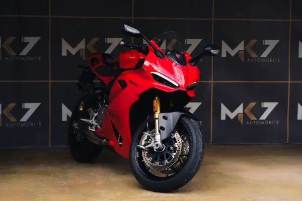 Ducati Panigale V2 V2S 2025 1