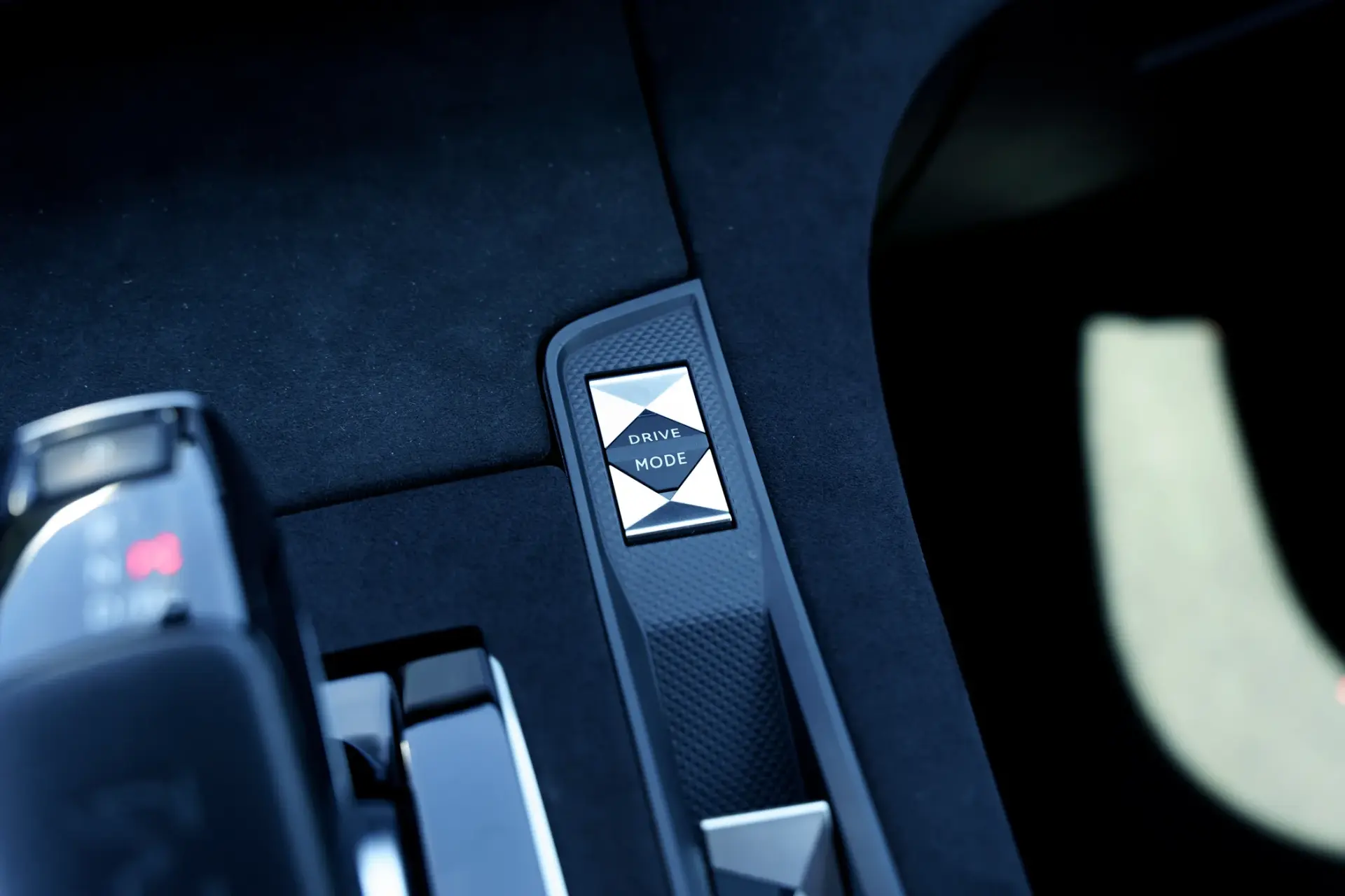 DS DS7 Crossback 2.0 BlueHDi Performance Line EAT8 18