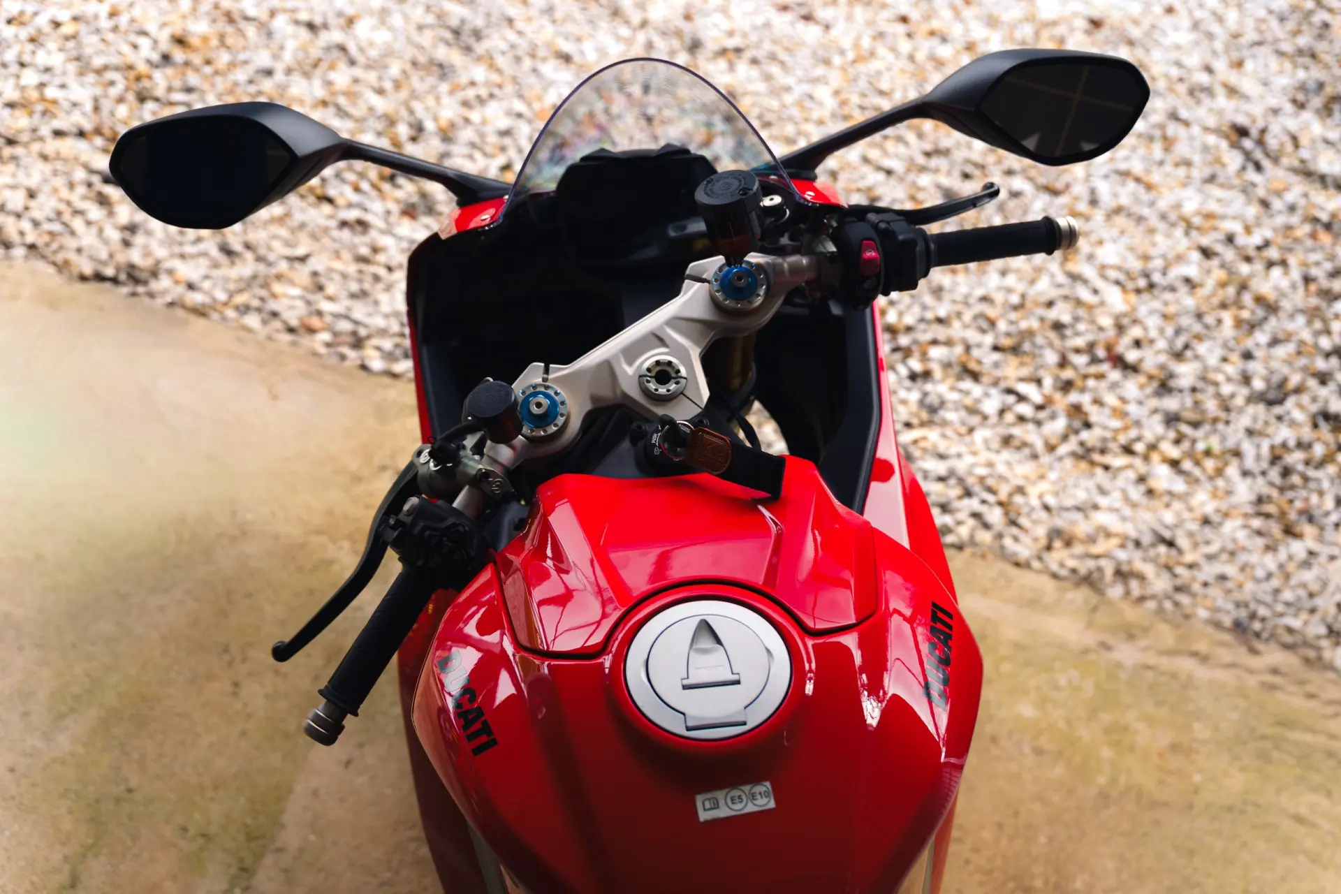 Ducati Panigale V2 V2S 2025 9