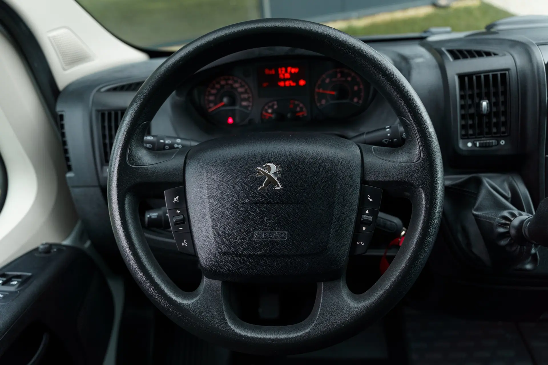 Peugeot Boxer 2.2 BlueHDi 335 L2 CD 31