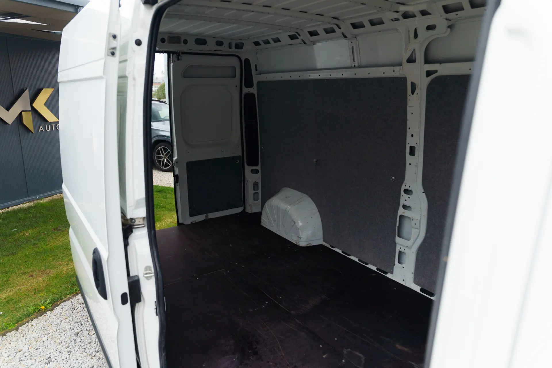 Peugeot Boxer 2.2 BlueHDi 335 L2 CD 13