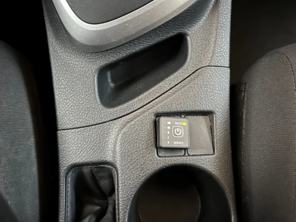 Toyota Auris 1.8 HSD CONFORT+PACK SPORT+NAVY 31