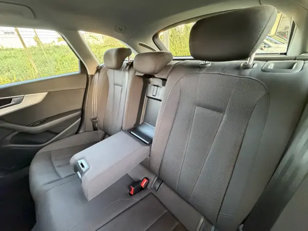 Audi A4 Avant 35 TDI S tronic 39