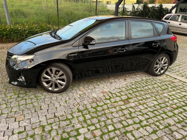 Toyota Auris 1.8 HSD CONFORT+PACK SPORT+NAVY 9