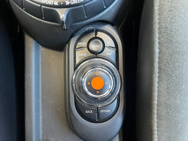 MINI 5 Portas Cooper SD 38