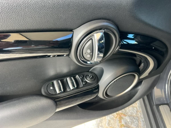 MINI 5 Portas Cooper SD 18