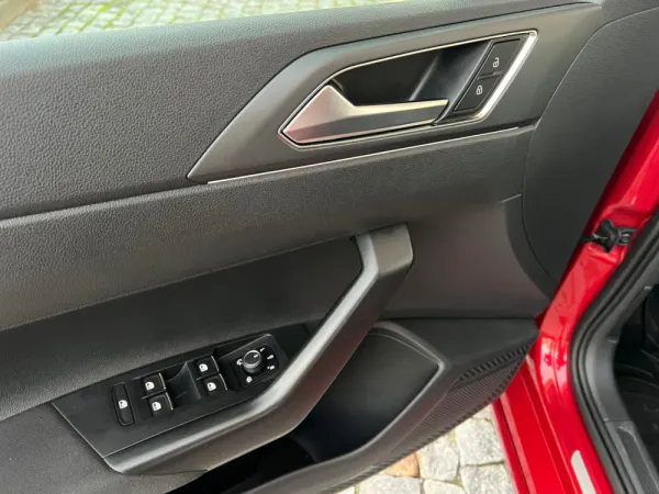 Volkswagen Taigo 1.0 TSI R LINE DSG 110 cv 25