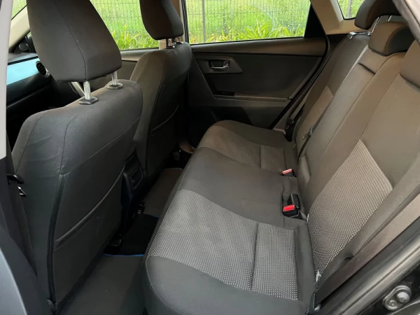 Toyota Auris 1.8 HSD CONFORT+PACK SPORT+NAVY 34