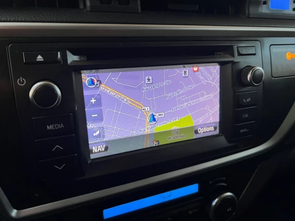 Toyota Auris 1.8 HSD CONFORT+PACK SPORT+NAVY 26