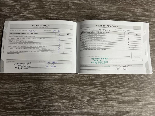 Toyota Auris 1.8 HSD CONFORT+PACK SPORT+NAVY 42