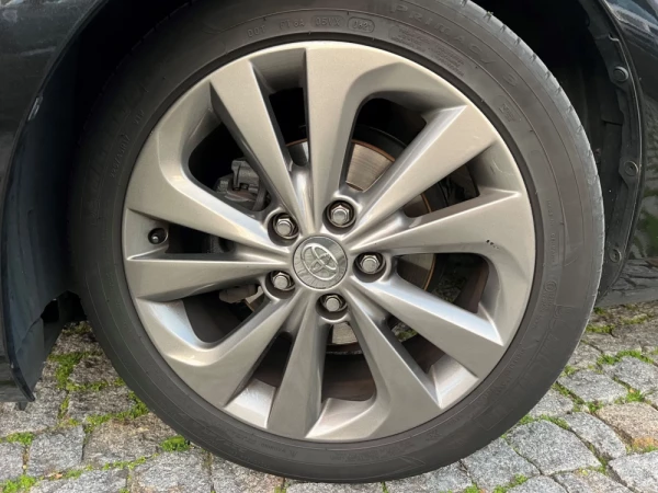 Toyota Auris 1.8 HSD CONFORT+PACK SPORT+NAVY 13