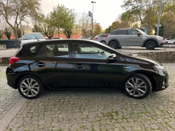 Toyota Auris 1.8 HSD CONFORT+PACK SPORT+NAVY 4