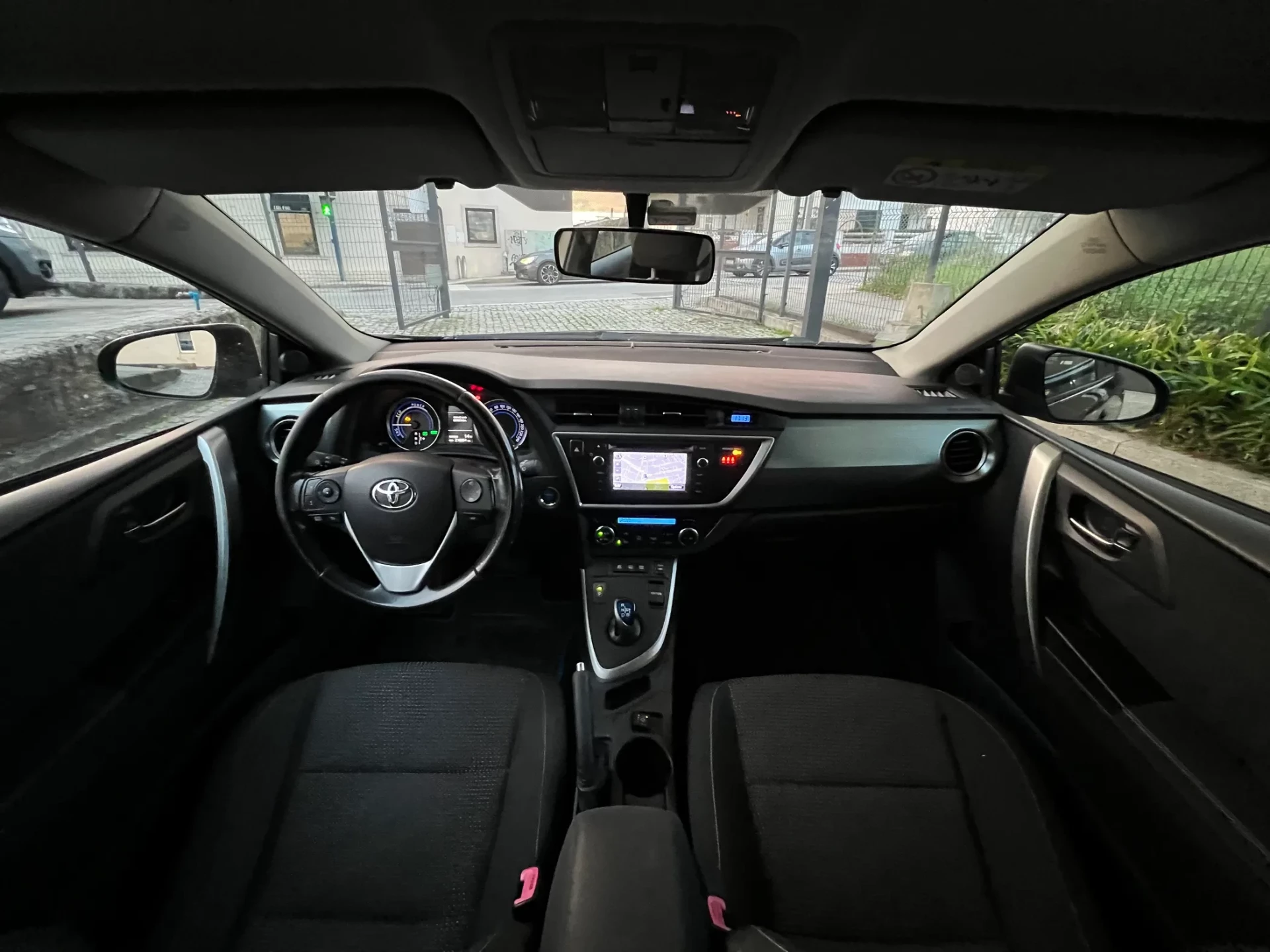 Toyota Auris 1.8 HSD CONFORT+PACK SPORT+NAVY 19