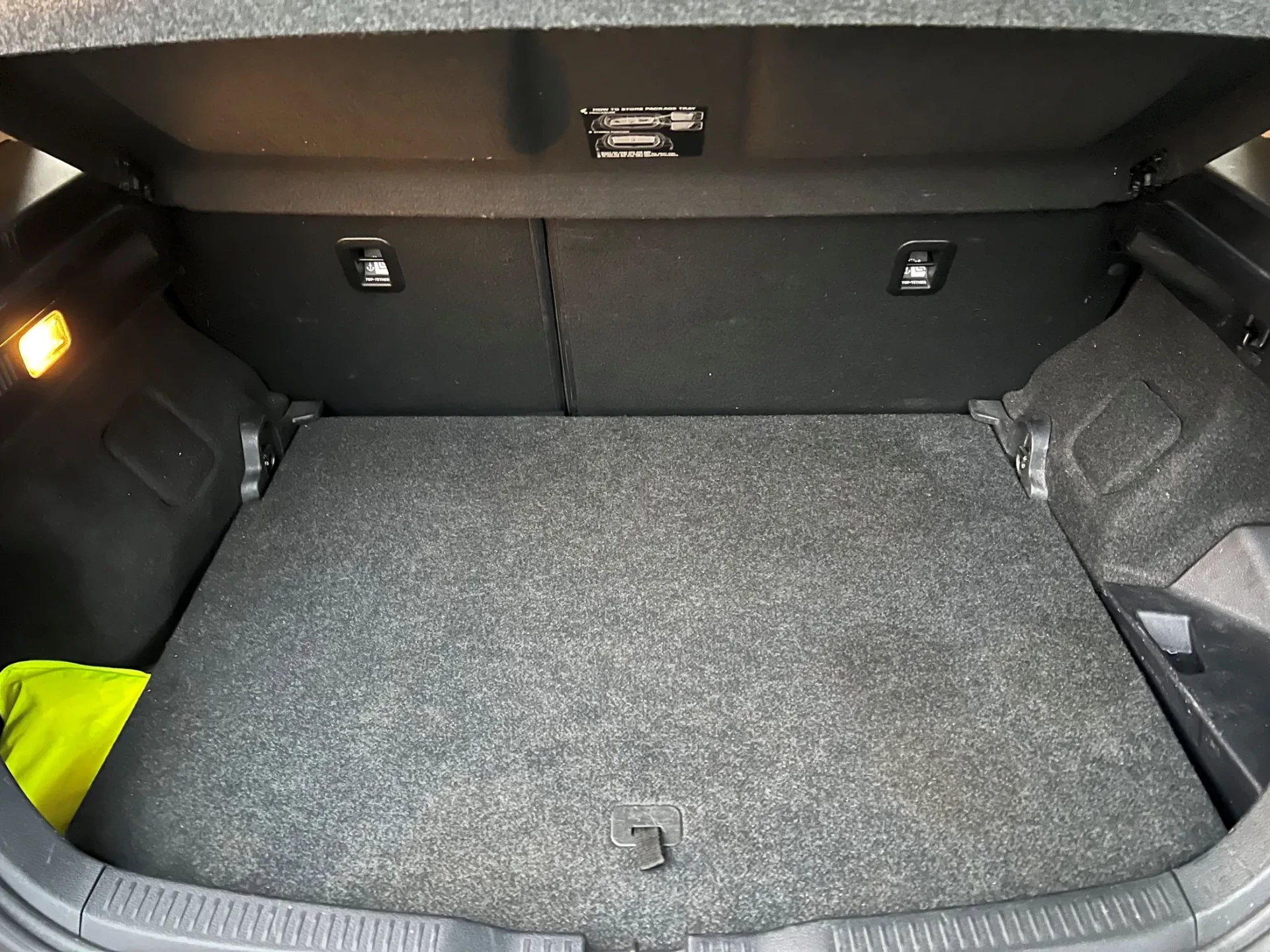 Toyota Auris 1.8 HSD CONFORT+PACK SPORT+NAVY 35