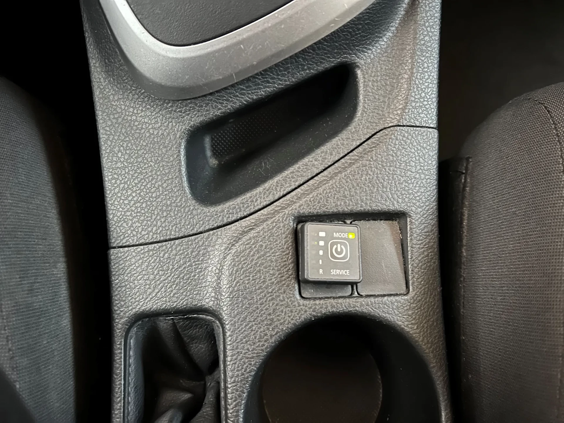 Toyota Auris 1.8 HSD CONFORT+PACK SPORT+NAVY 31