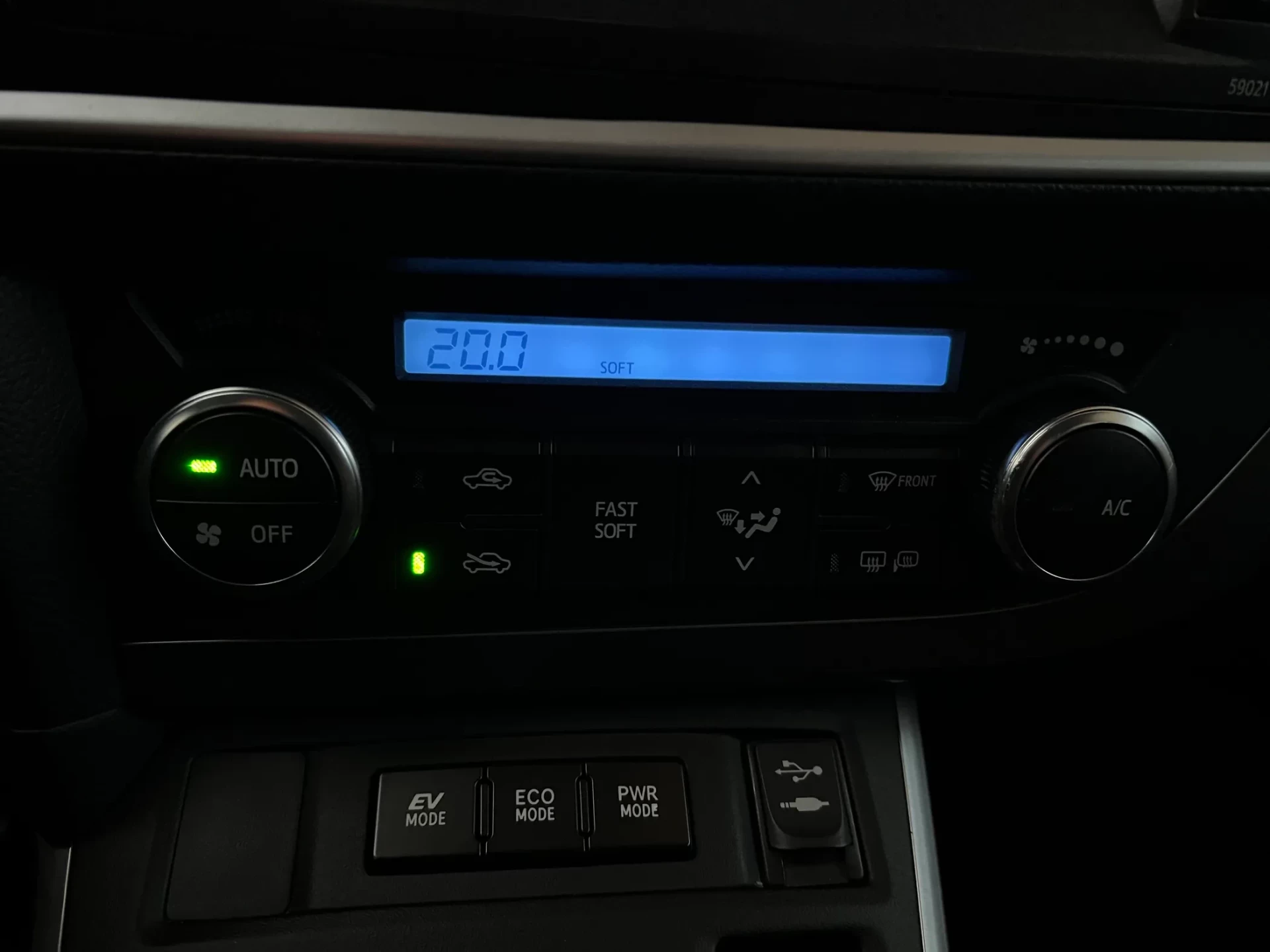 Toyota Auris 1.8 HSD CONFORT+PACK SPORT+NAVY 28