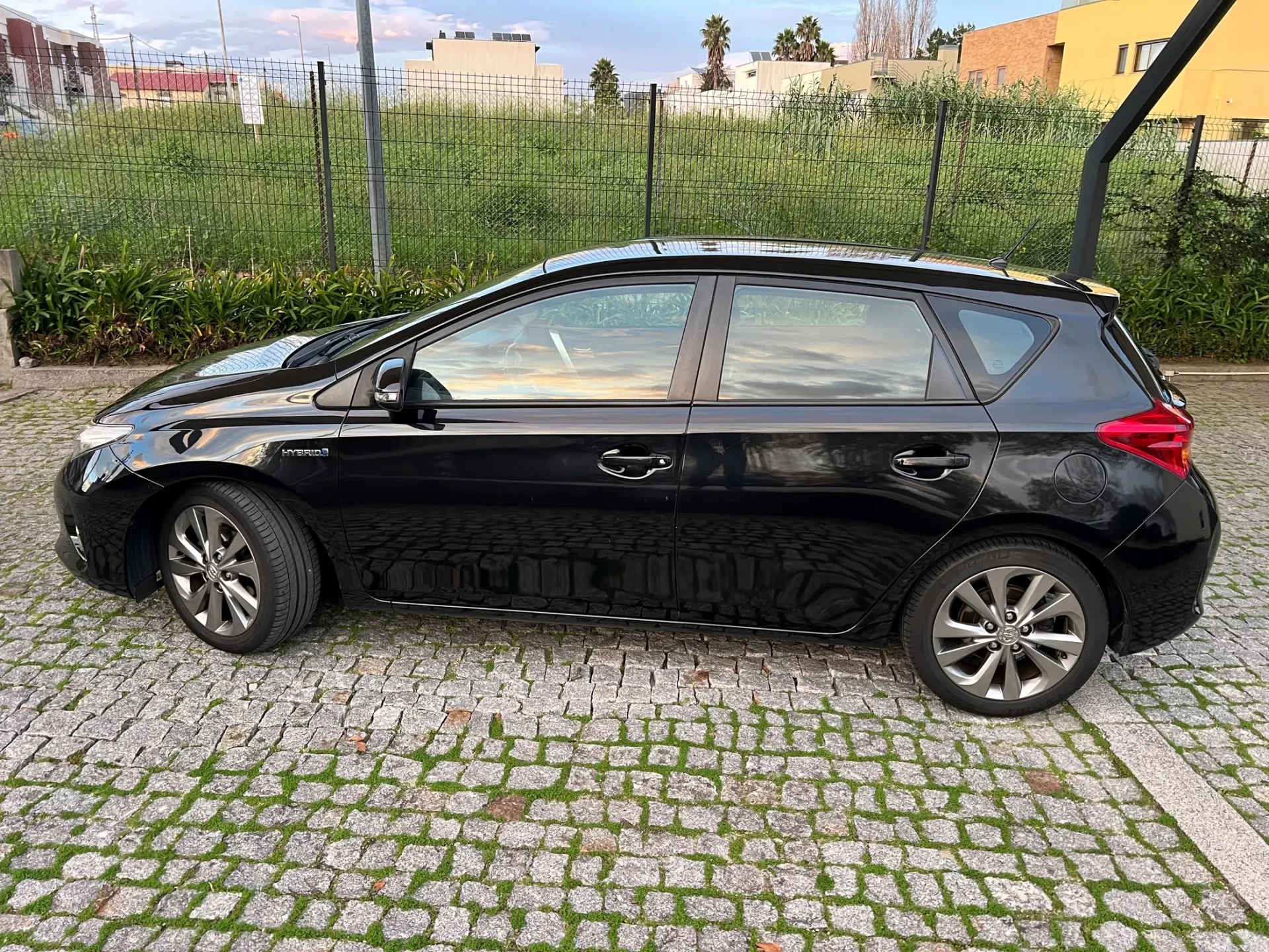 Toyota Auris 1.8 HSD CONFORT+PACK SPORT+NAVY 8