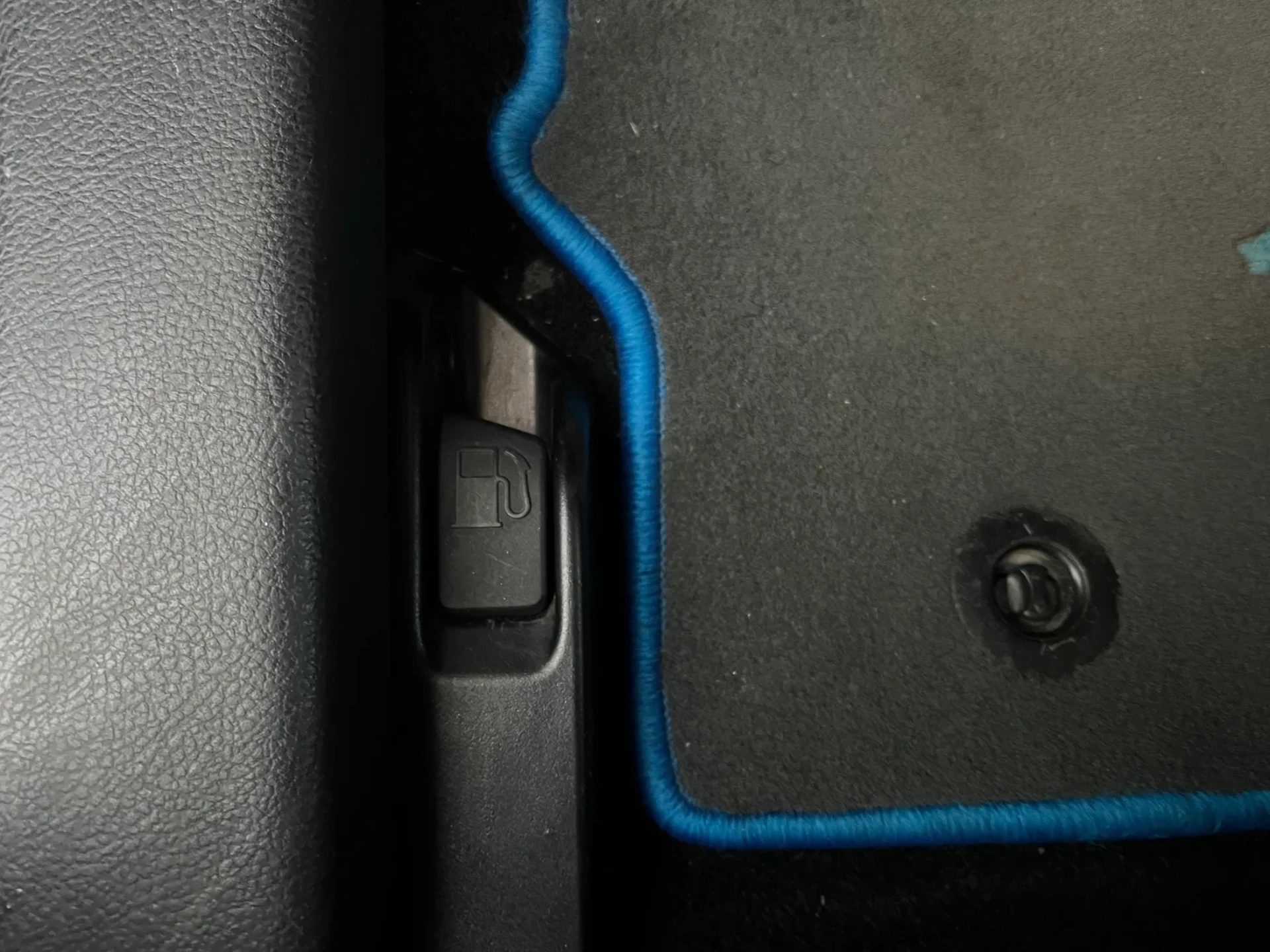 Toyota Auris 1.8 HSD CONFORT+PACK SPORT+NAVY 33