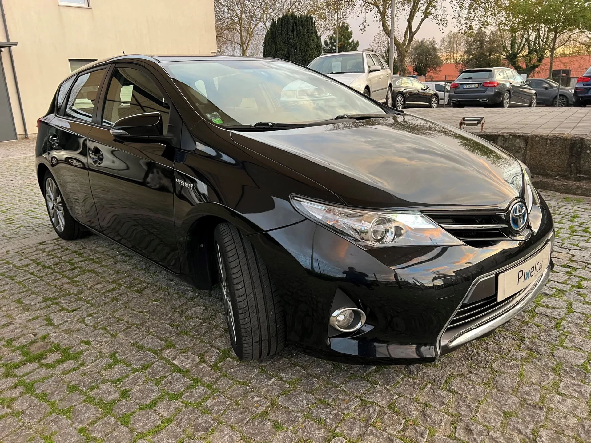 Toyota Auris 1.8 HSD CONFORT+PACK SPORT+NAVY 3
