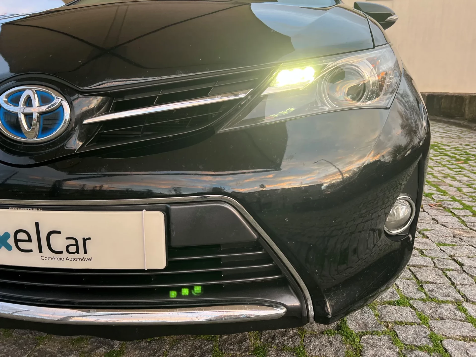 Toyota Auris 1.8 HSD CONFORT+PACK SPORT+NAVY 11