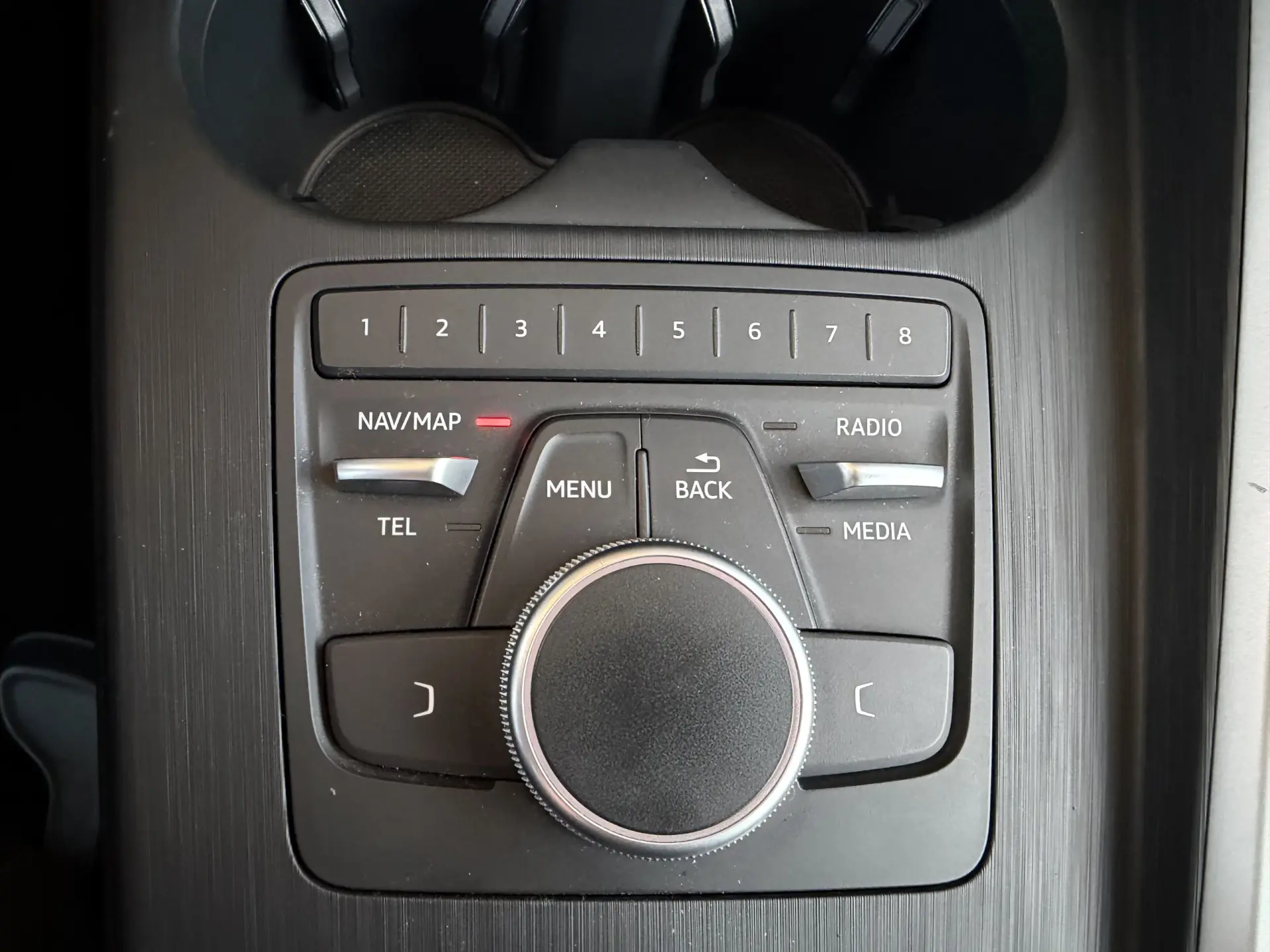 Audi A4 Avant 35 TDI S tronic 32