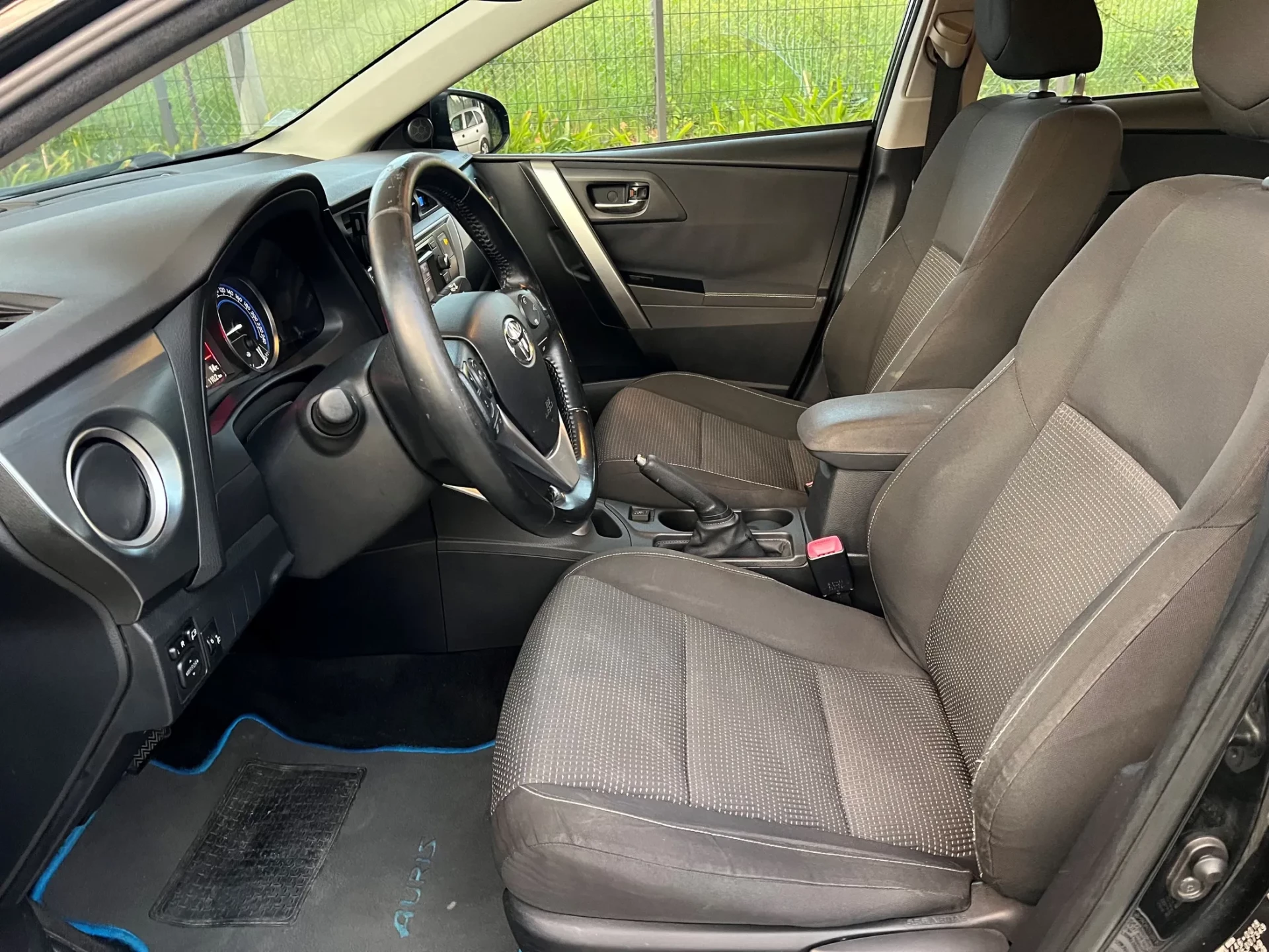 Toyota Auris 1.8 HSD CONFORT+PACK SPORT+NAVY 17