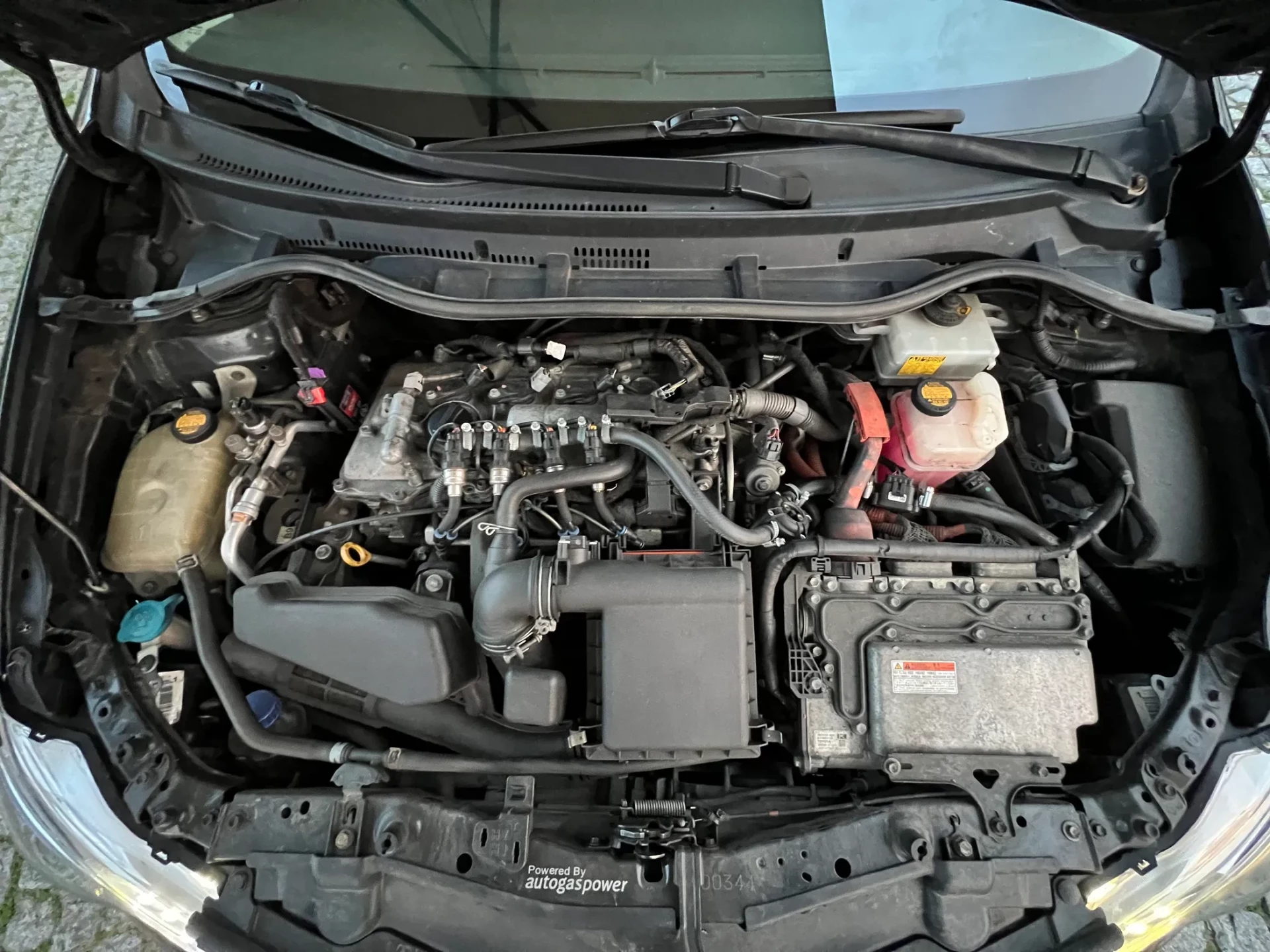 Toyota Auris 1.8 HSD CONFORT+PACK SPORT+NAVY 38