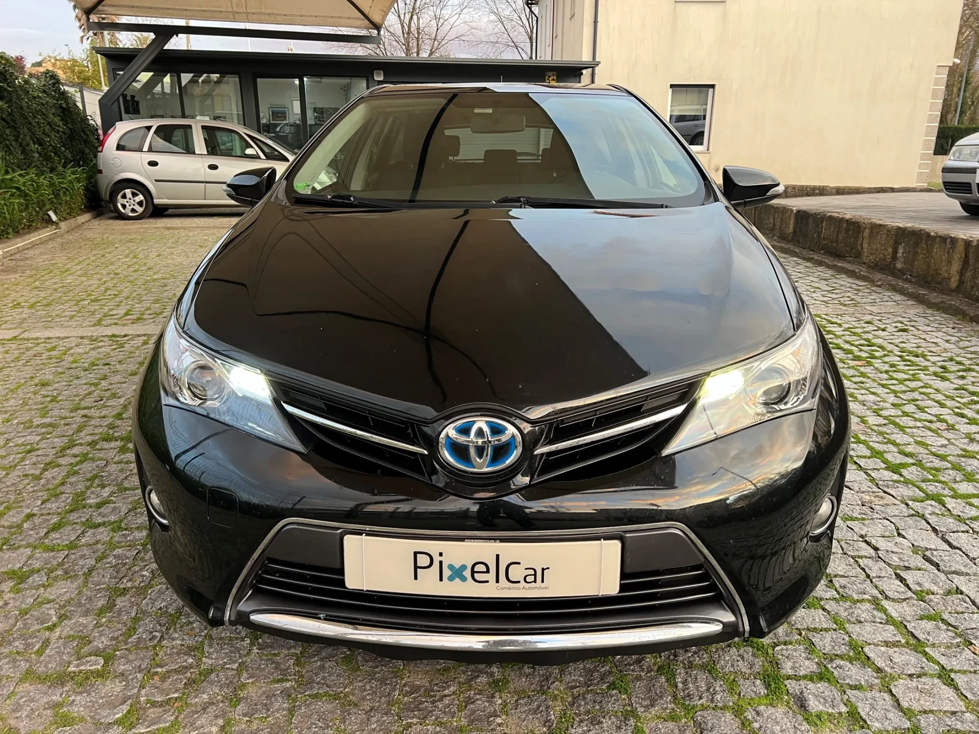 Toyota Auris 1.8 HSD CONFORT+PACK SPORT+NAVY 2