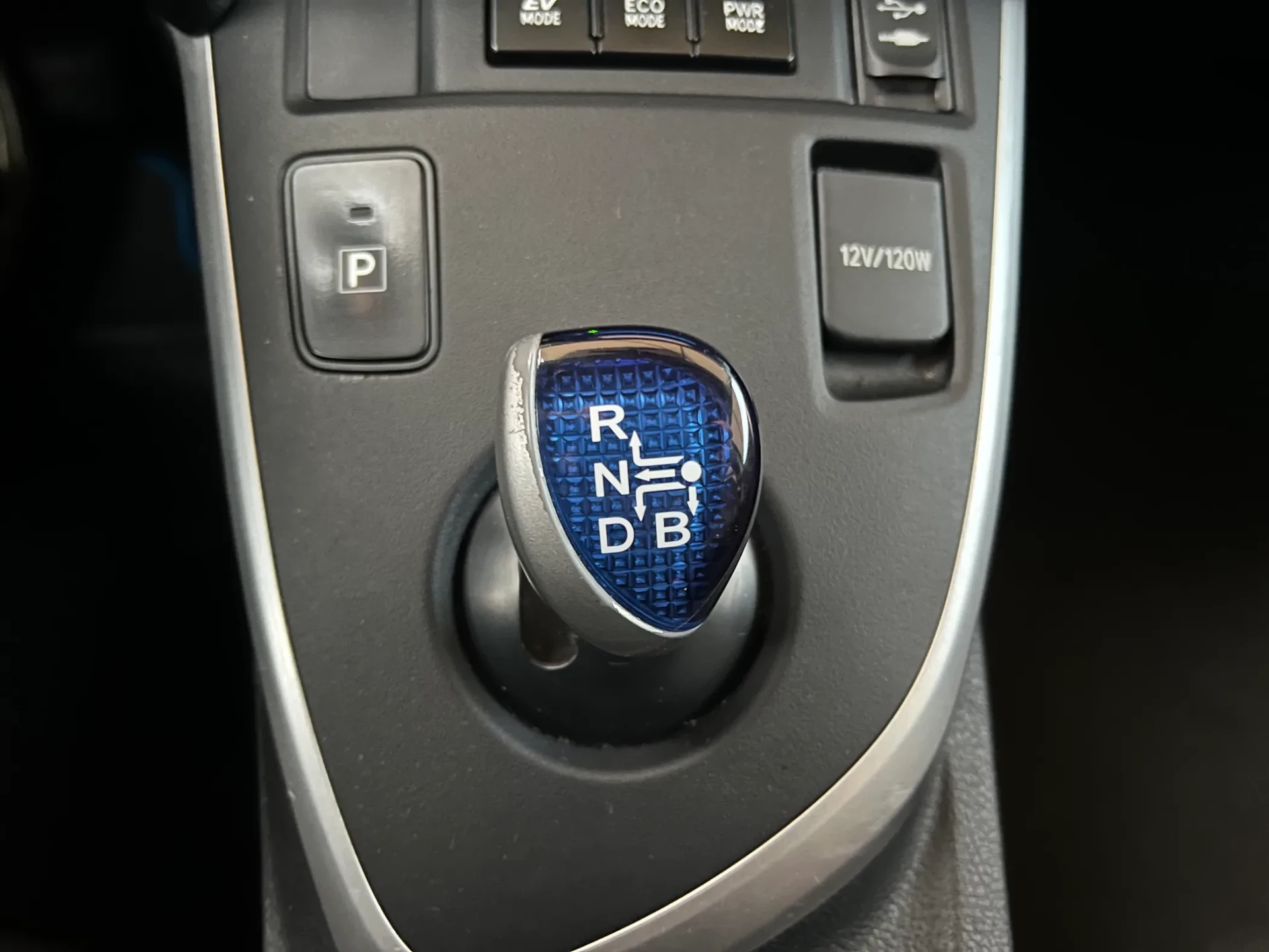 Toyota Auris 1.8 HSD CONFORT+PACK SPORT+NAVY 30