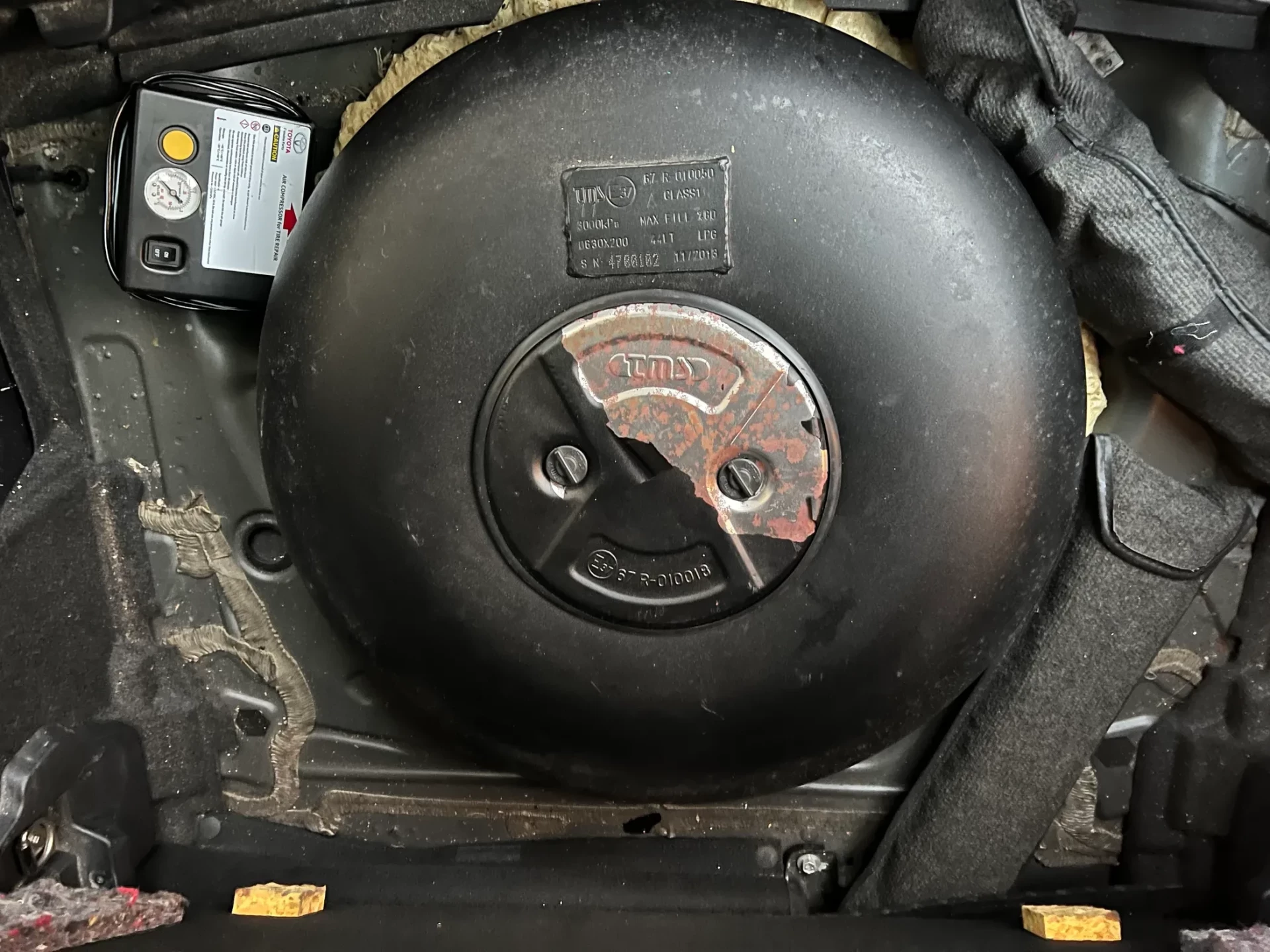 Toyota Auris 1.8 HSD CONFORT+PACK SPORT+NAVY 36