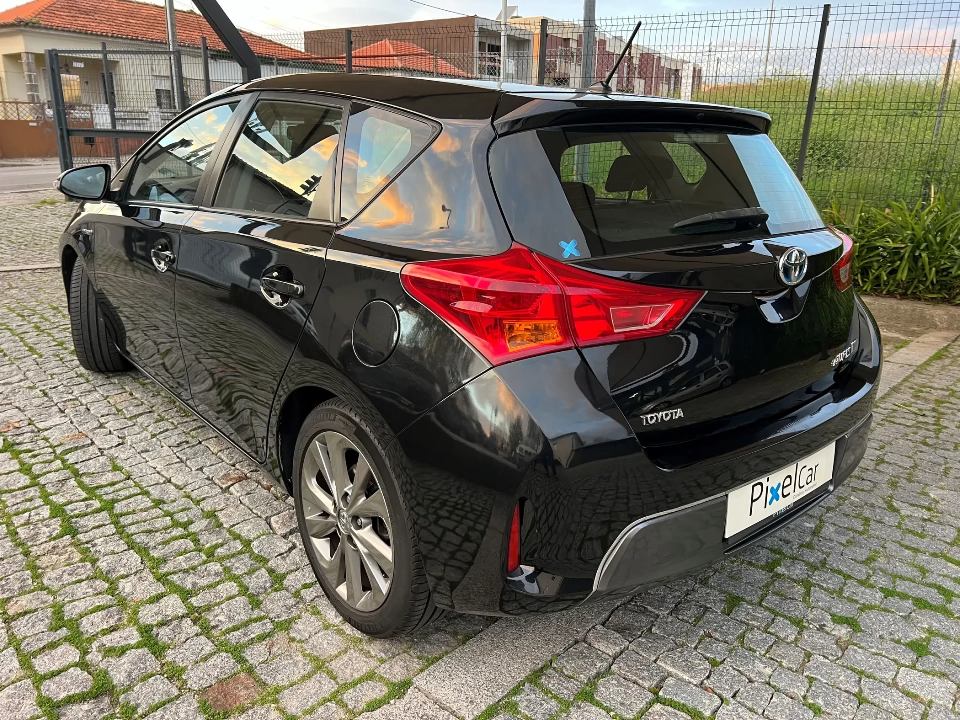 Toyota Auris 1.8 HSD CONFORT+PACK SPORT+NAVY 7