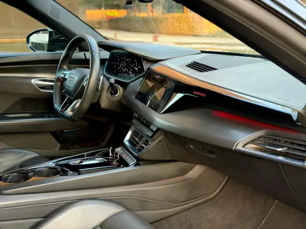 Audi e-tron GT quattro 58