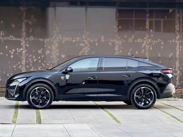 Peugeot 408 1.6 Hybrid GT e-EAT8 21