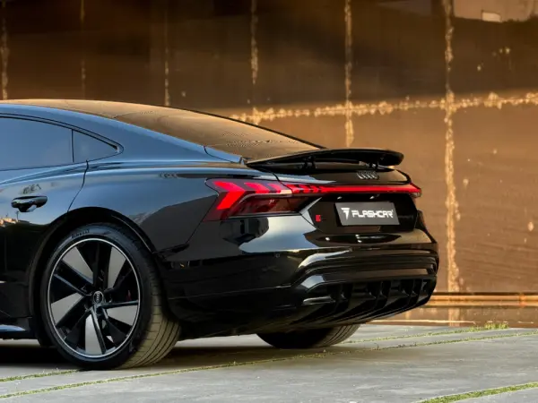 Audi e-tron GT quattro 95