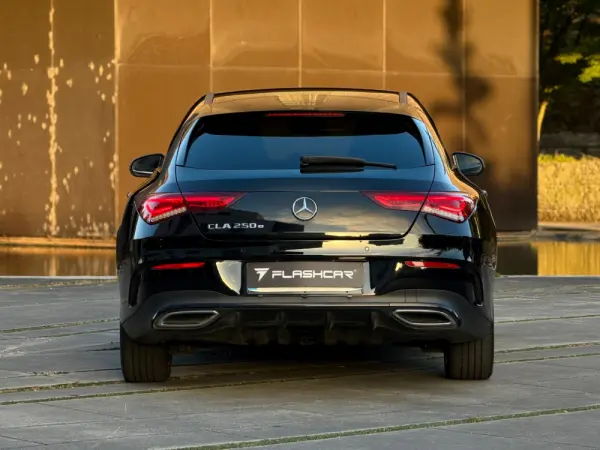 Mercedes-Benz CLA 250 e Shooting Brake AMG Line 26