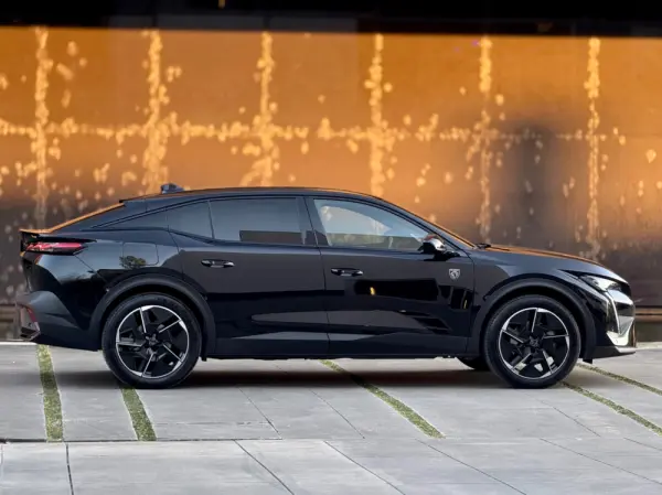 Peugeot 408 1.6 Hybrid GT e-EAT8 30