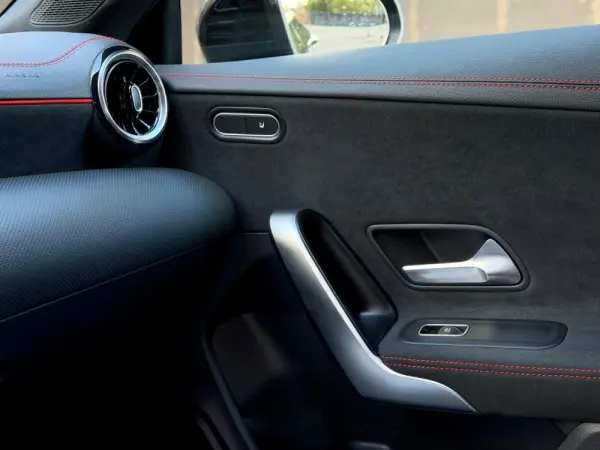 Mercedes-Benz CLA 250 e Shooting Brake AMG Line 40